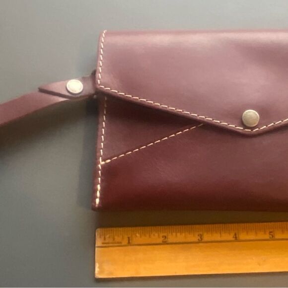 Portland Leather ENVELOPE CONVERTIBLE CROSSBODY and matching mini envelope walle - Picture 10 of 11